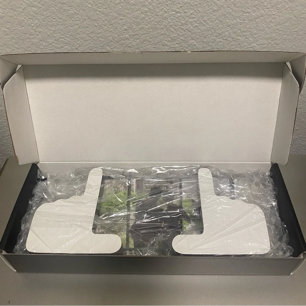 NIB MoMA Viewfinder Picture Frame Adjustable Size in White & Glass-Nib